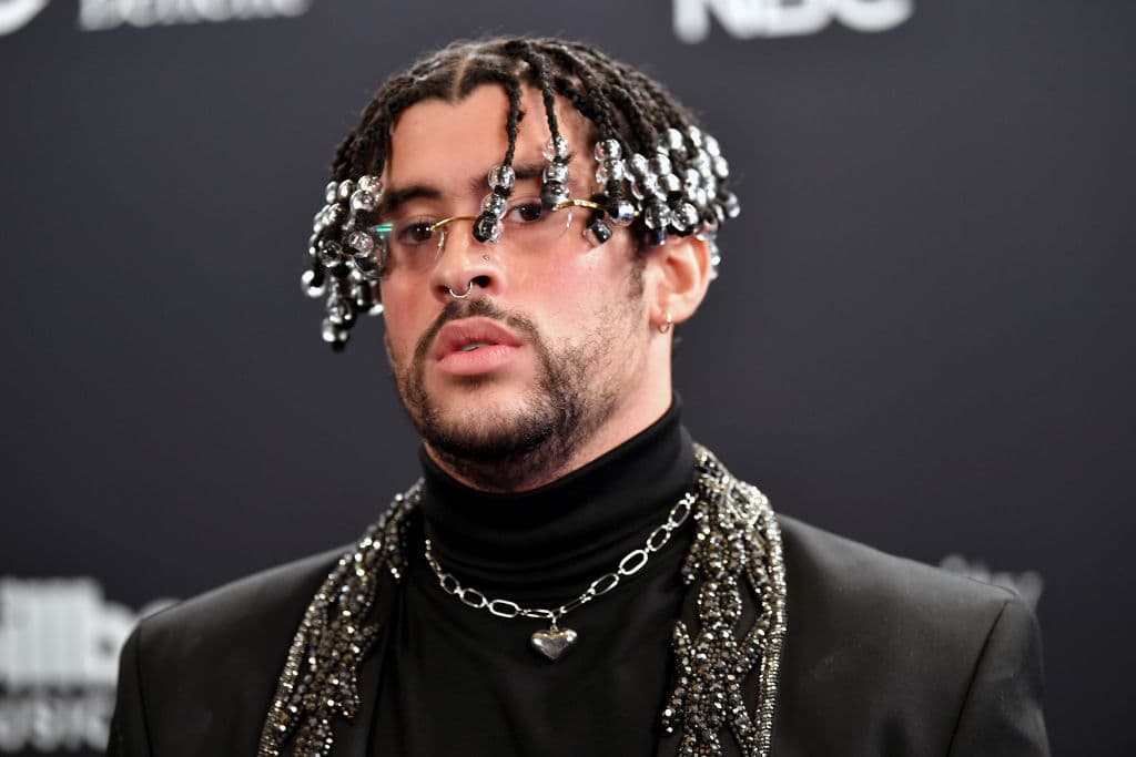 Bad Bunny estrena nuevo álbum y video con Rosalía, desatando comentarios de fans