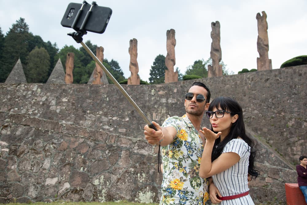 En 2019, Aarón regresó al cine con la película ‘No manches Frida 2’, en la que interpretó a ‘Mario’, un profesor que desea conquistar a ‘Lucy’ (Martha Higareda) mientras ella está separada de ‘Zequi’ (Omar Chaparro).