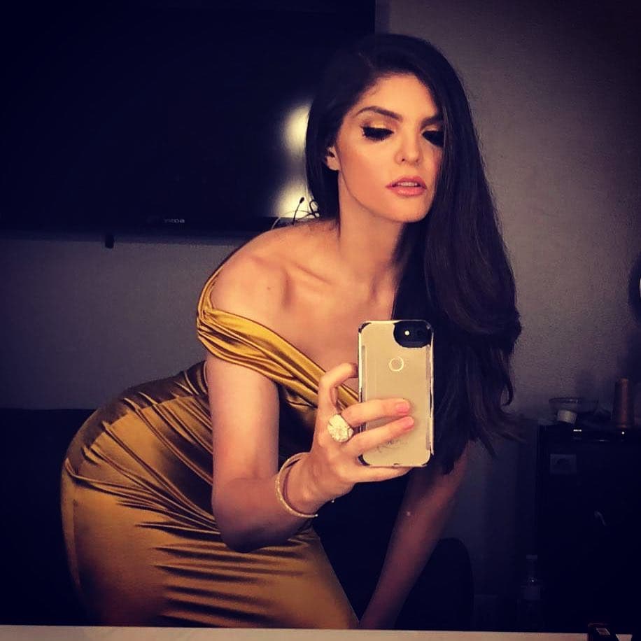 Ana Bárbara posa con atrevido escote y Maribel Guardia le dice: ‘Vas a matar a los televidentes’