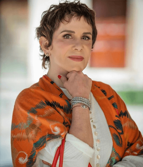 Rebecca Jones sorprende al revelar que estrena nuevo romance