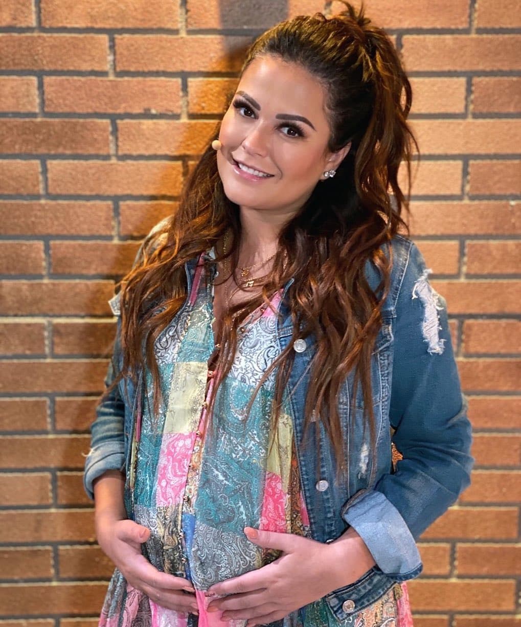 Mariana Echeverría exhibe intensos movimientos de su bebé: “últimos días de disfrutar esta panzota”