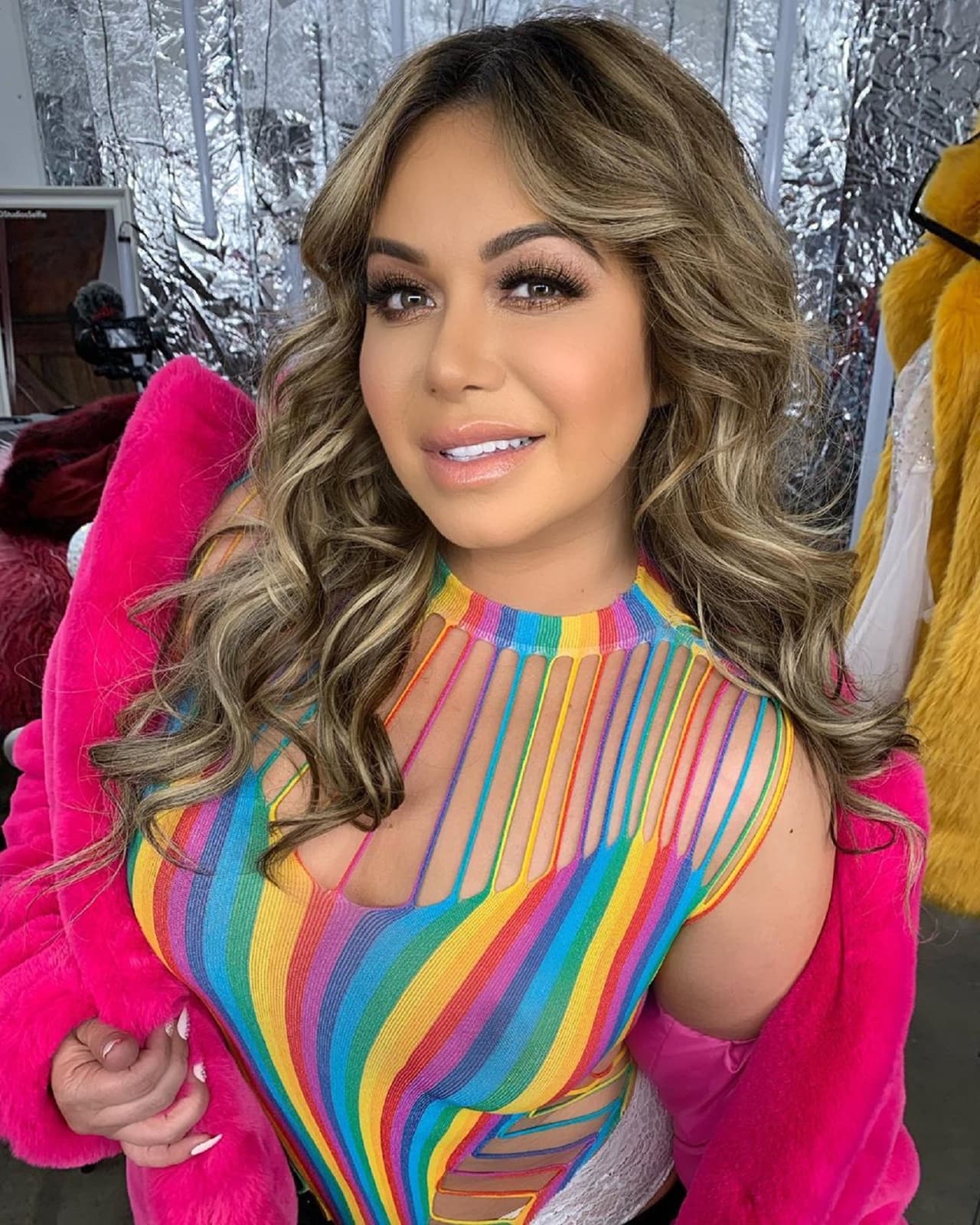 Chiquis Rivera habla de la época en la que vendía discos en el tianguis junto a su abuelita