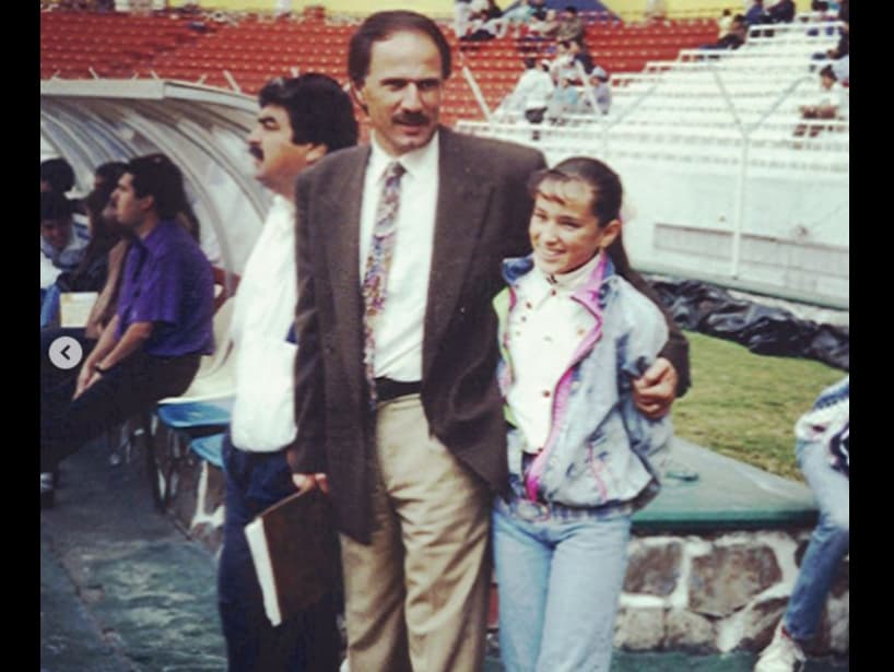Jacky tiene claro que la familia lo es todo, por ello, cada vez que tiene la oportunidad, convive con sus padres y hermanos.