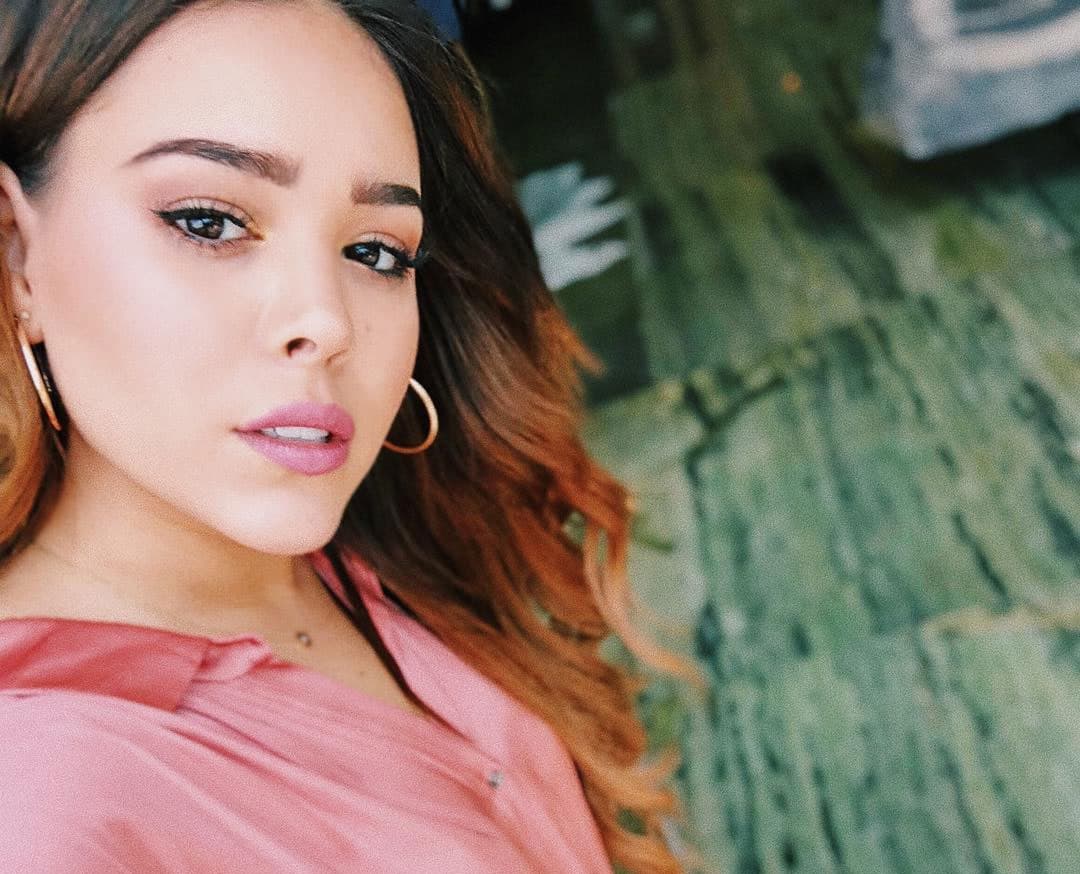 Danna Paola nos presume su arbolito de Navidad