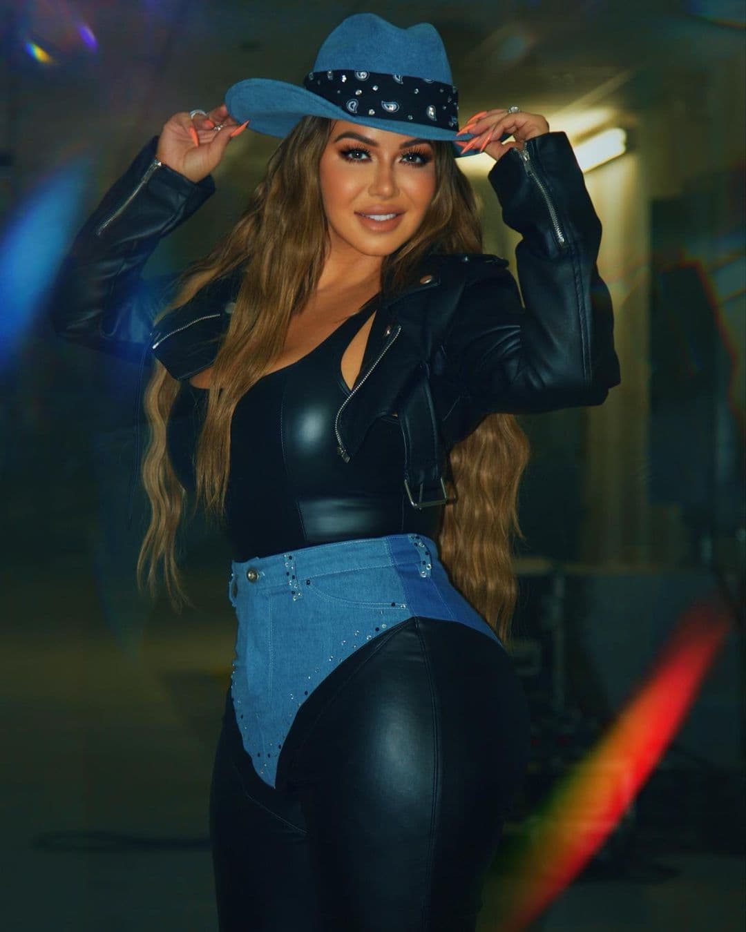 Chiquis Rivera regala lujosa camioneta a fan