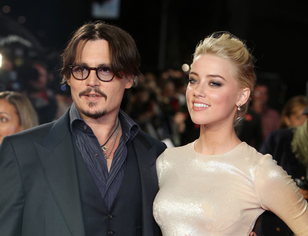 Johnny Depp exige a Amber Heard indemnización por difamarlo