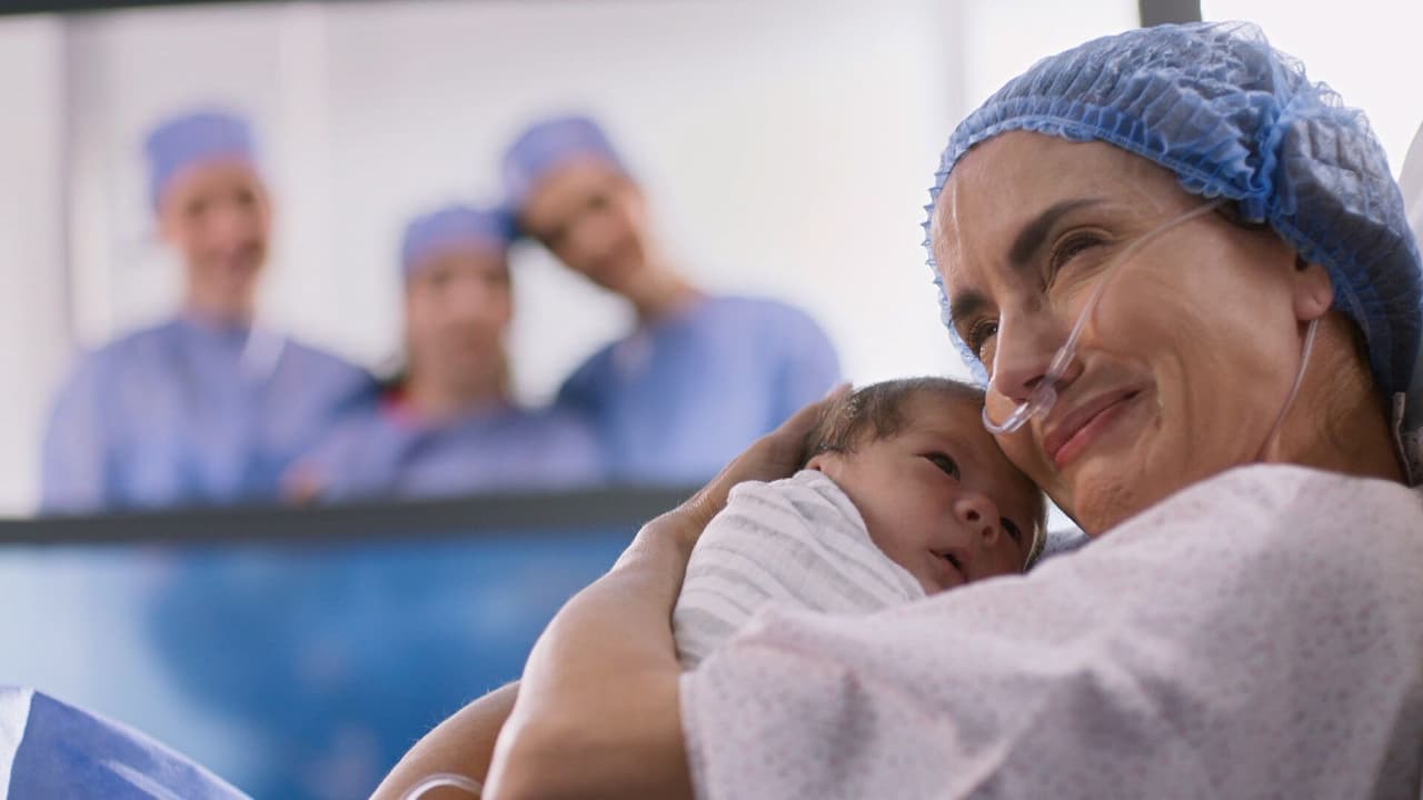 Celeste da a luz a un hermoso niño