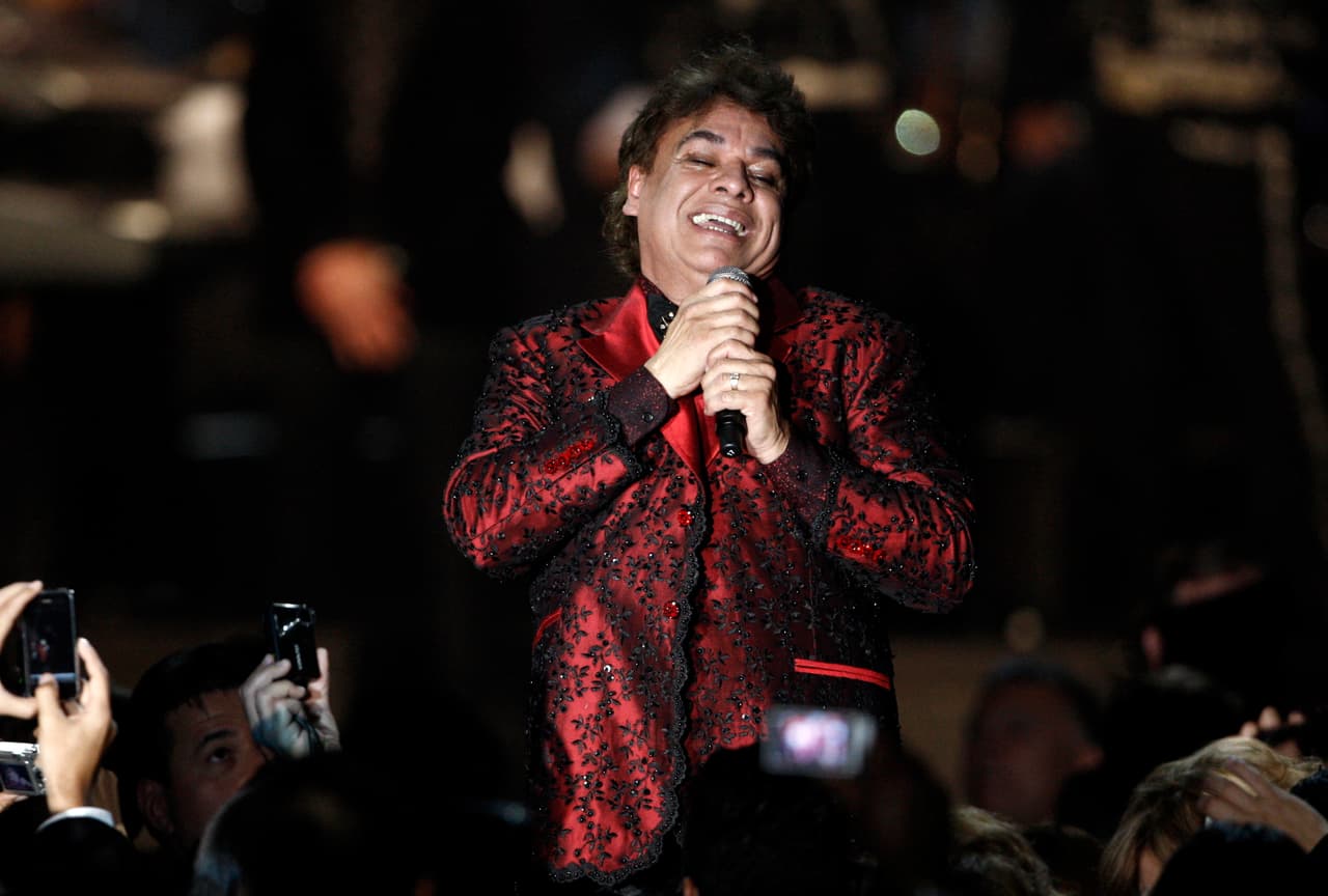 Mhoni Vidente aconseja al hijo de Juan Gabriel contra la brujería