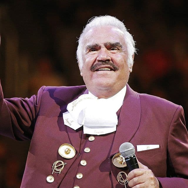 Entre lágrimas, Vicente Fernández rompe el silencio sobre polémica con fan: “Ofrezco una disculpa”