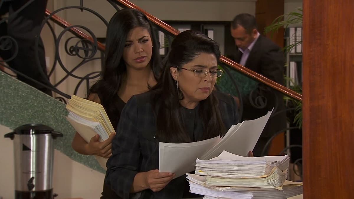 África Zavala se reencuentra con Victoria Ruffo en las grabaciones de ‘Corona de Lágrimas 2’