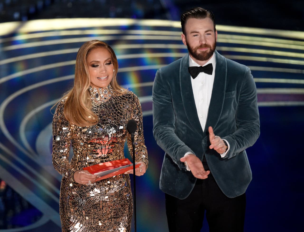 Jennifer Lopez y Chris Evans en los premios Oscar 2019.