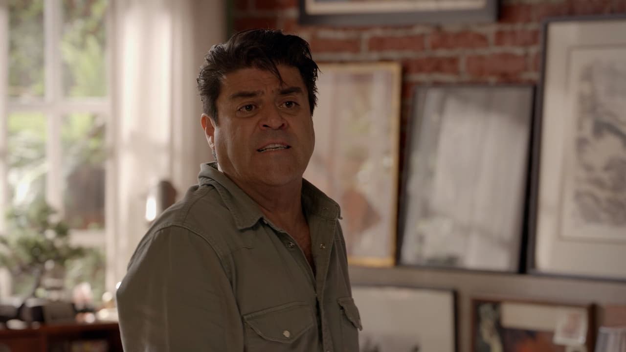 ‘40 y 20’: Paco se esconde de Toña, para que no lo cache en la movida